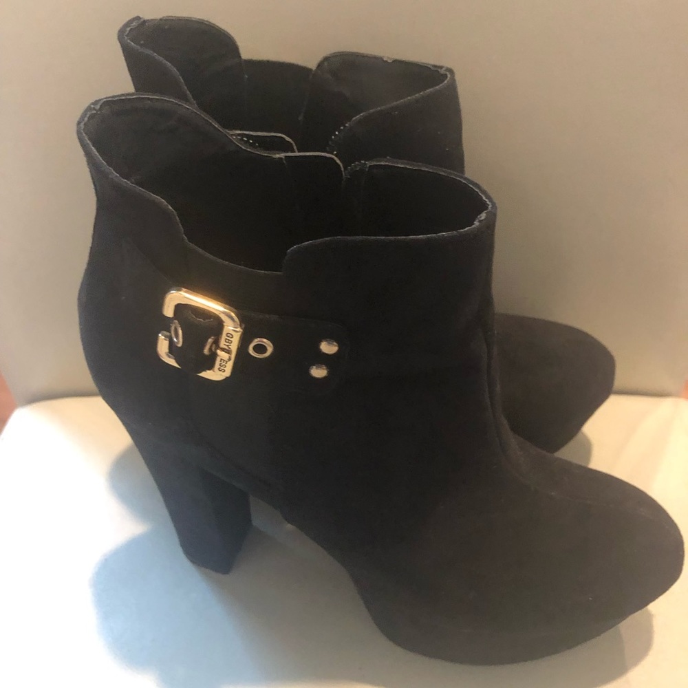 Guess boots
